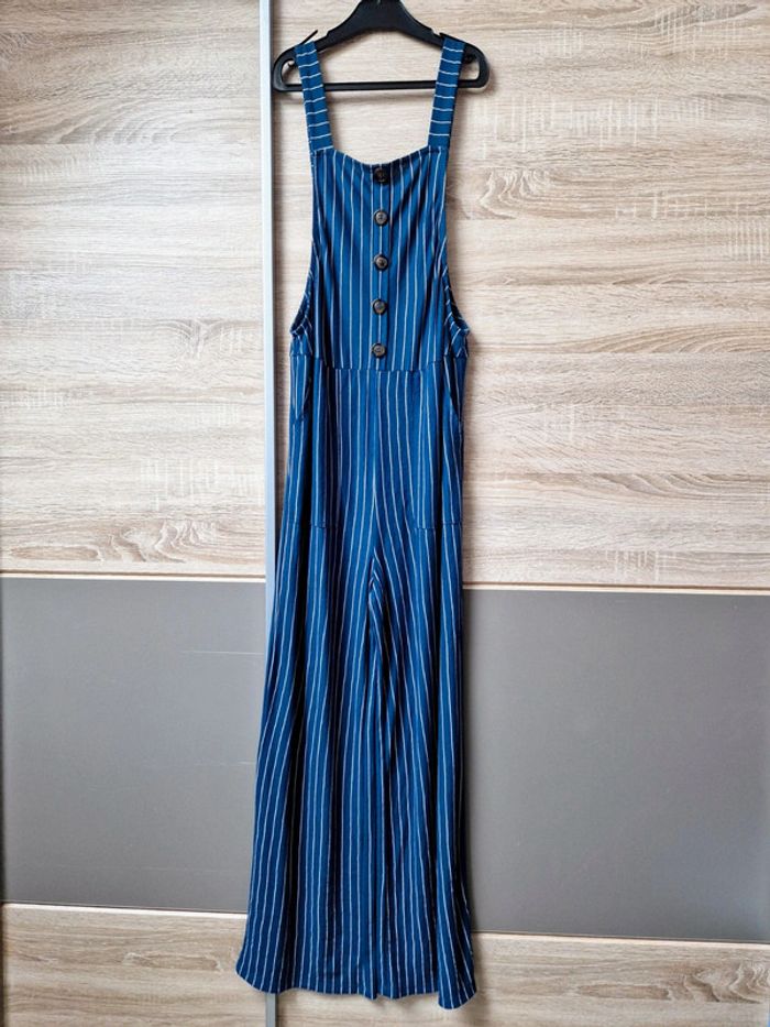 Combinaison à rayures.