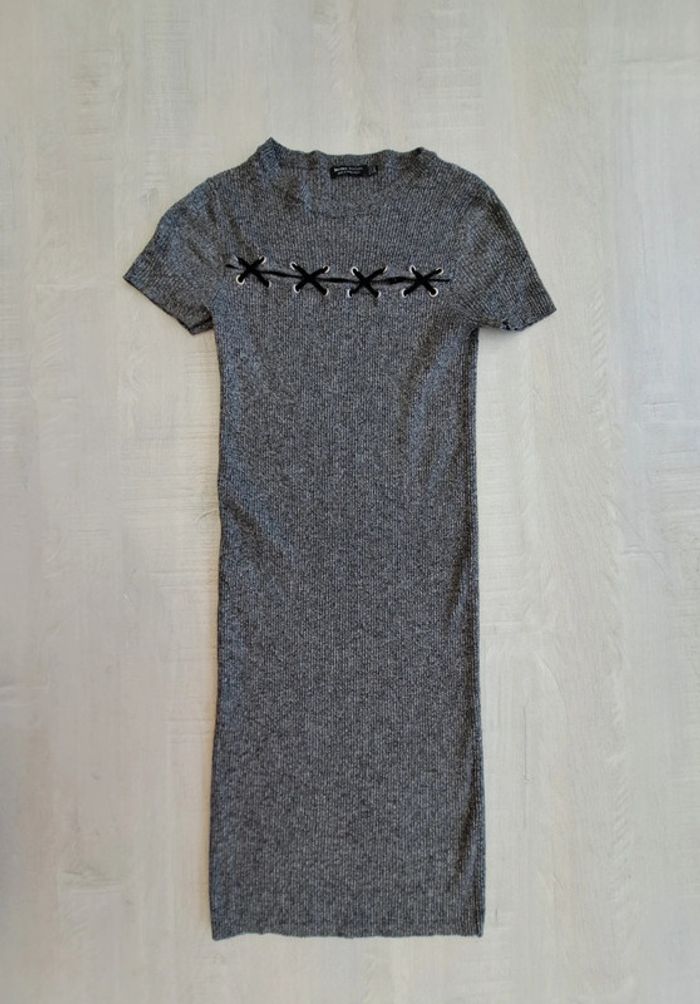 Robe pull Bershka - taille S - Côtelée - Laçage poitrine décolleté
