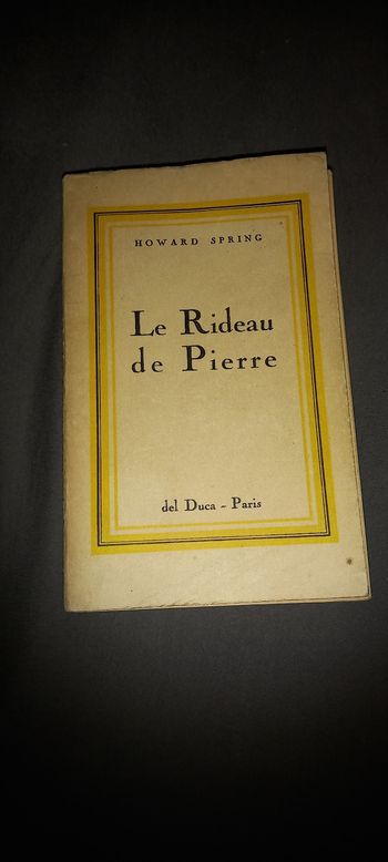 Livre le rideau de pierre