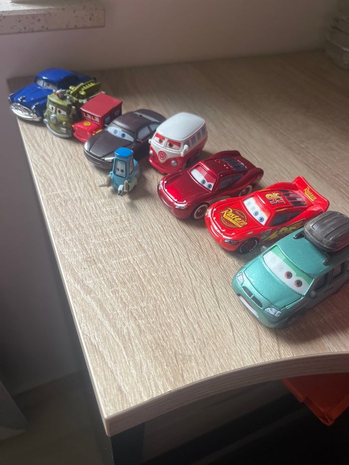 Lot officiels figurine cars Disney