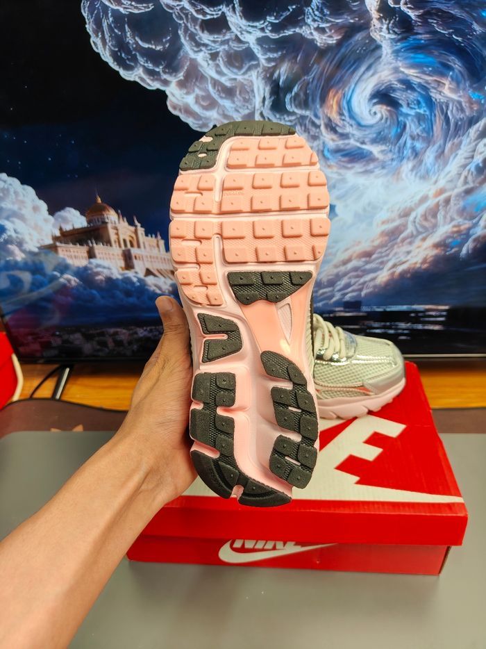 Nike Zoom Vomero 5 Photon Mousse Rose Poussière Taille 38 - photo numéro 5