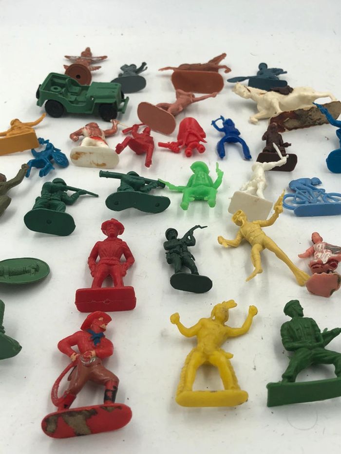 Lot de 33 figurines Soldats divers - photo numéro 3