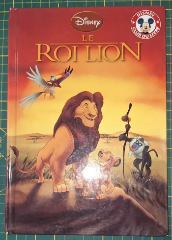 Livre disney en bon état car les coins sont un peu abîmés"le roi lion"