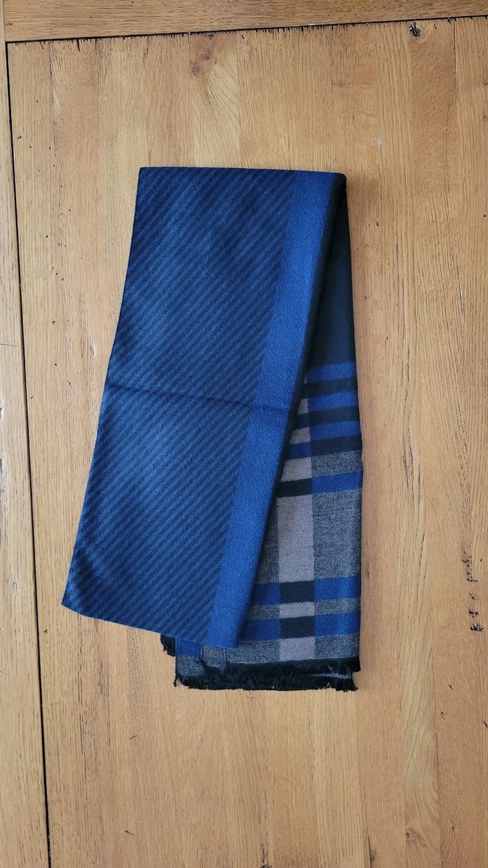 Écharpe homme neuve avec étiquette - photo numéro 2
