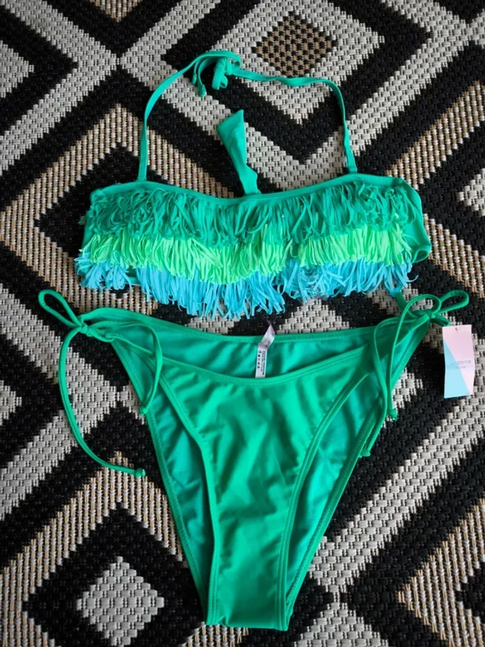 Maillot de bain 2 pièces - G. Giuglia - Haut T.42 / Bas T.L ardene - Neuf avec étiquettes