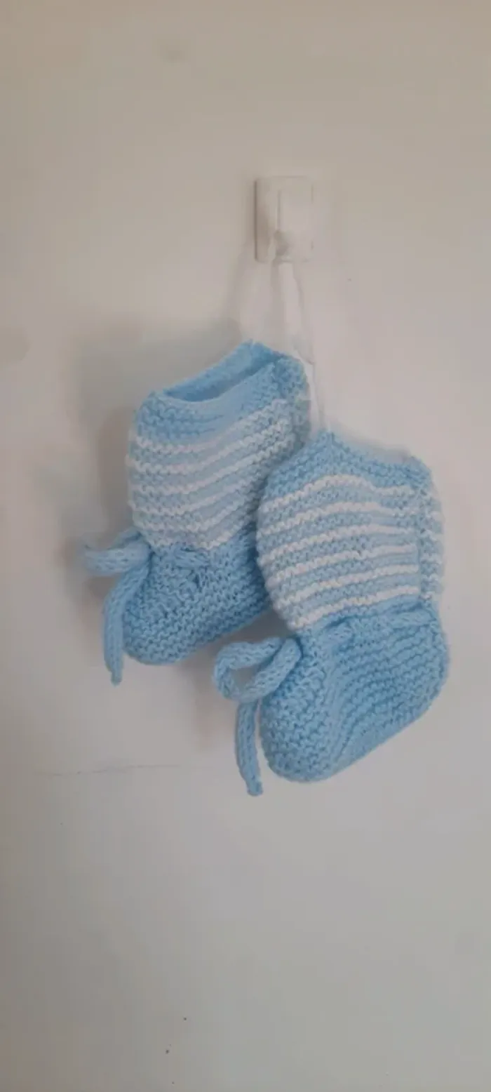 Brassière et chaussons naissance faits main - photo numéro 4