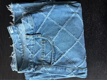 Jean large avec motifs de partout