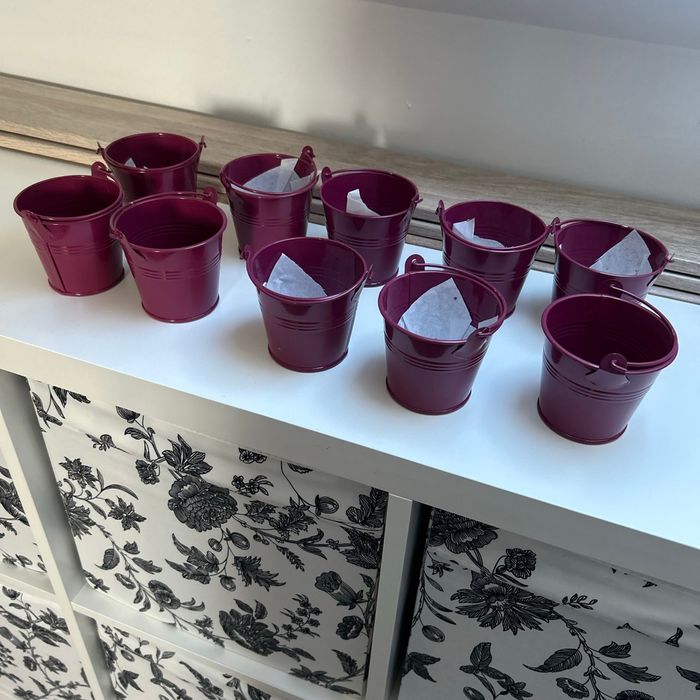 Lot de 10 petits seaux en métal rose foncé