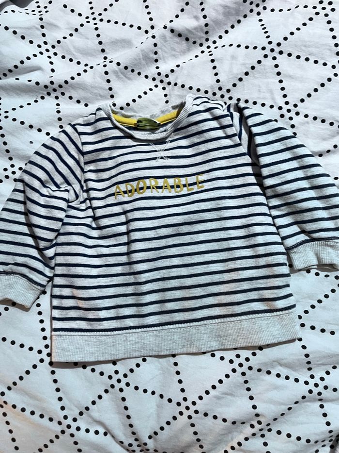 Sweat-shirt adorable tape à l’œil