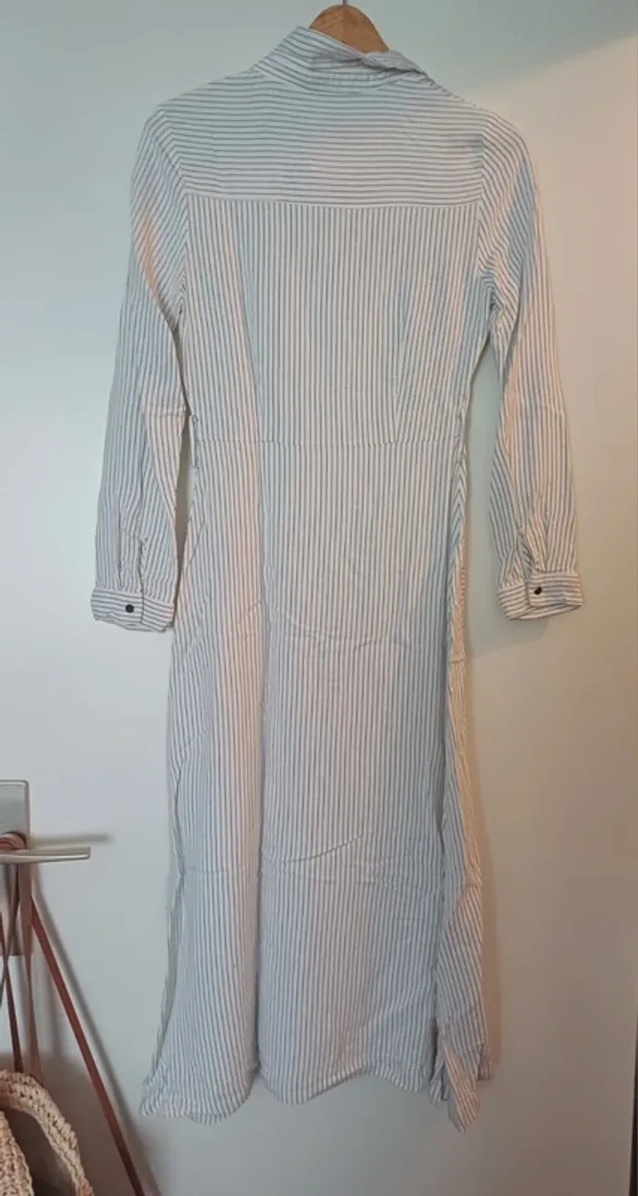 Robe chemise longue Zara blanche rayee - photo numéro 2