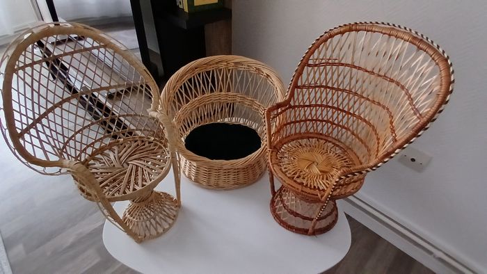 3 chaises de poupée