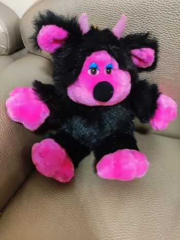 peluche diable rose