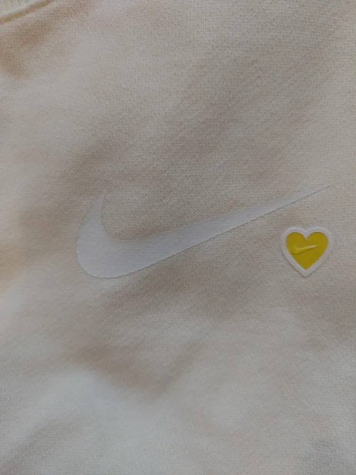 Sweat nike neuf, modèle heart