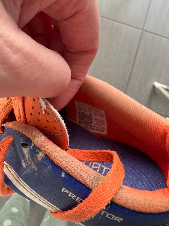 Chaussures de foot Adidas pointure 31 - photo numéro 4