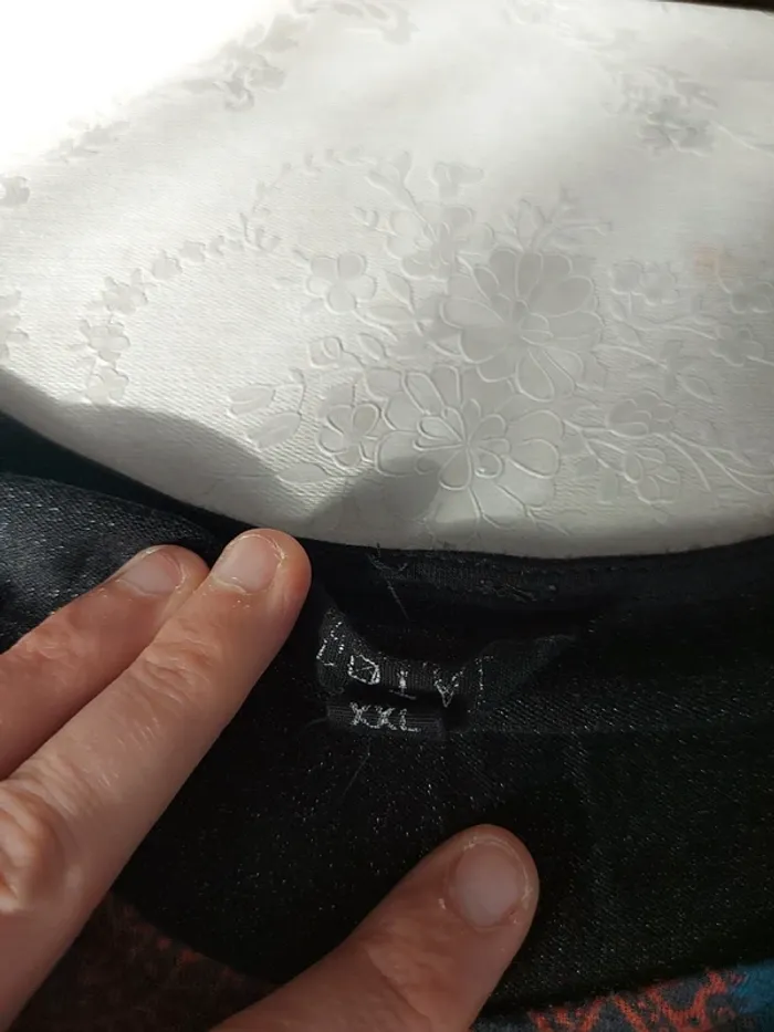 T-shirt avec broderie - photo numéro 2