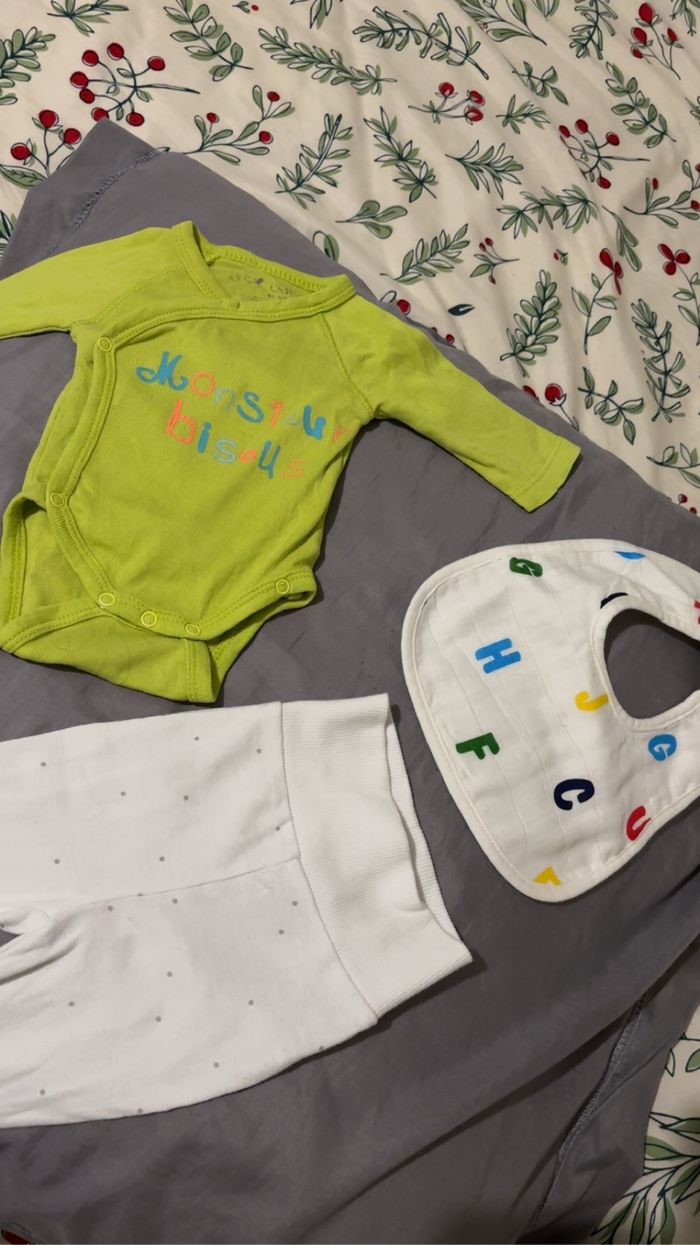 Ensemble body + pantalon naissance garçon + bavoir et bonnet - photo numéro 5