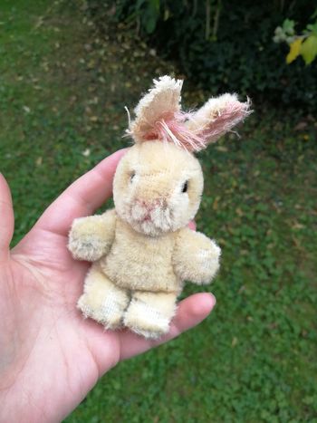 Lapin vielle peluche très petite