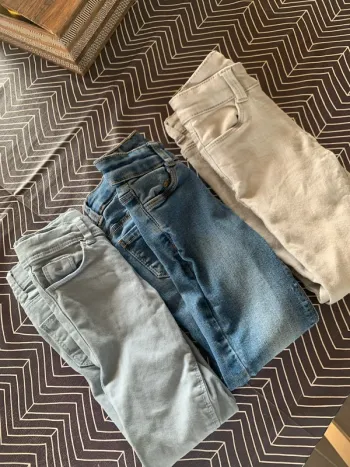 Lot de 3 jeans skinny (Kiabi et Gemo) en 4 ans