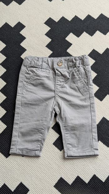 Pantalon gris Kiabi 1 mois