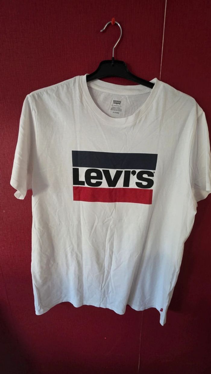 Tee shirt levis