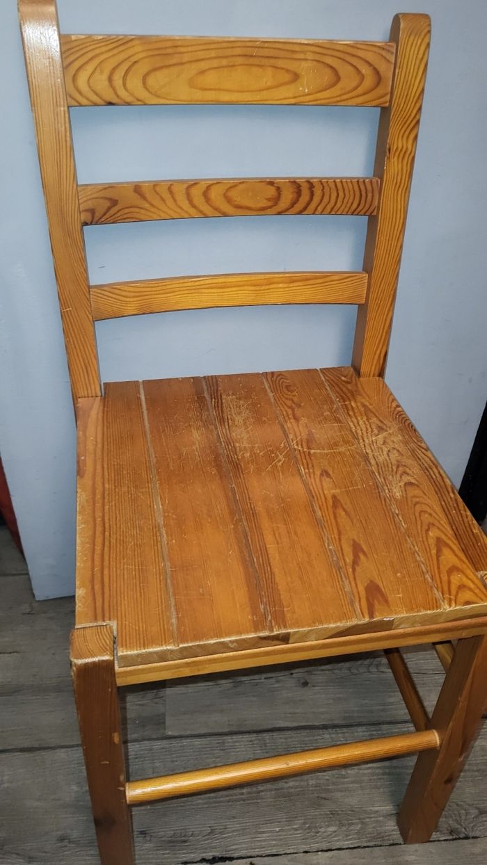 Chaise en bois massif vintage à restaurer très robuste - photo numéro 7