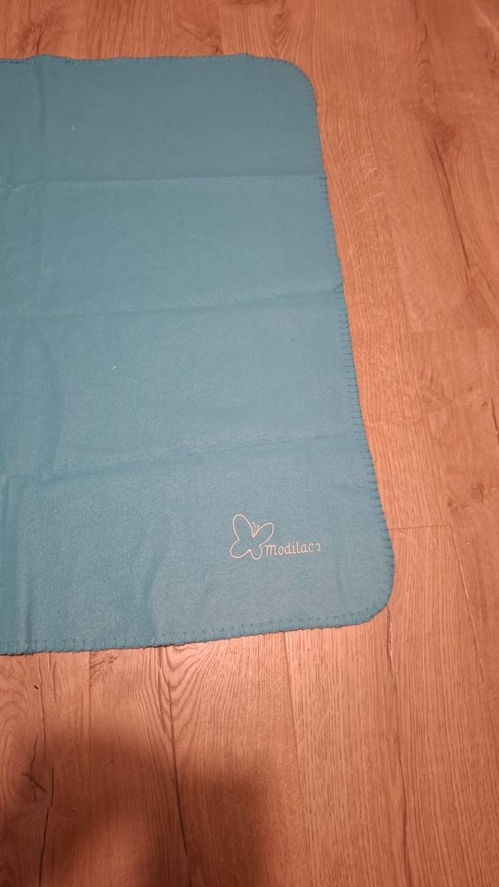 Couverture polaire turquoise NEUVE - photo numéro 2