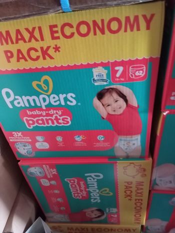 Couches Pampers taille 7 pants