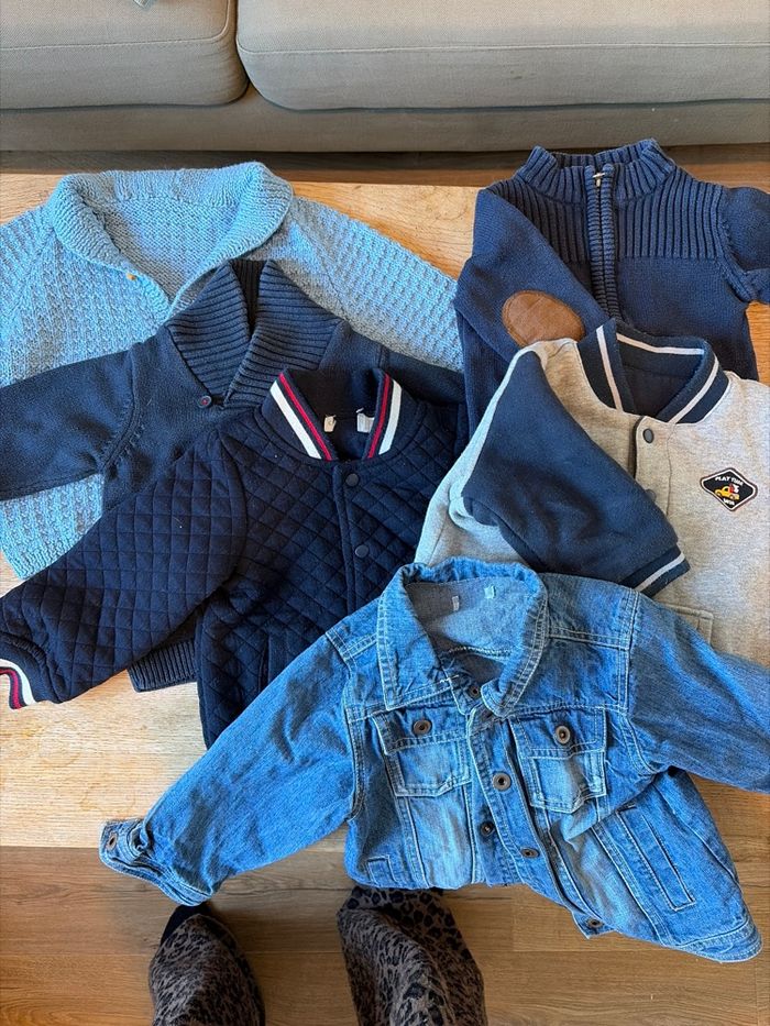Lots de gilets / vestes / cardigans 18 mois