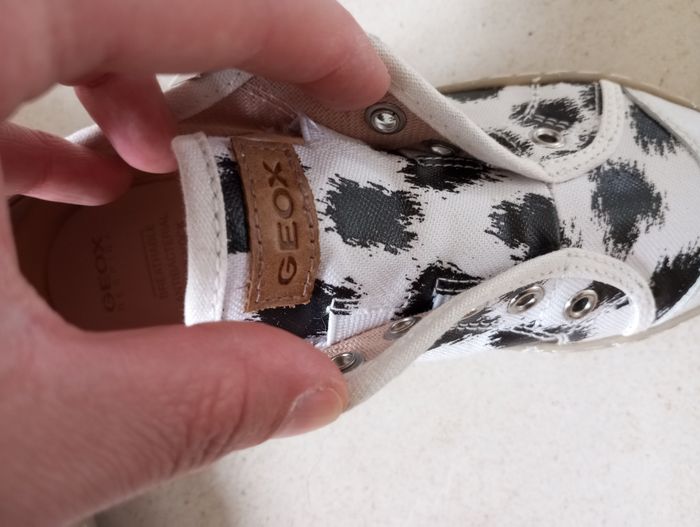Chaussures Geox neuve pointure 31 - photo numéro 3