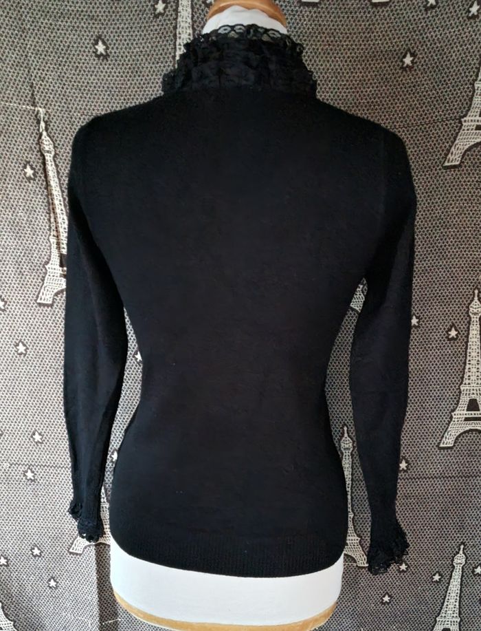 Pull noir avec dentelle au col et poignets taille S - photo numéro 5