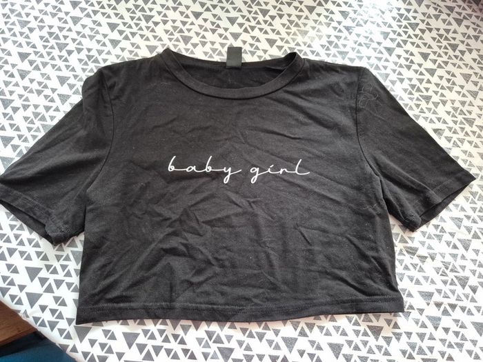 Tee shirt court