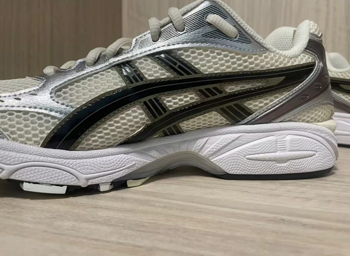 ASICS Gel-Kayano 14  Crème Noire  41.5 - photo numéro 4