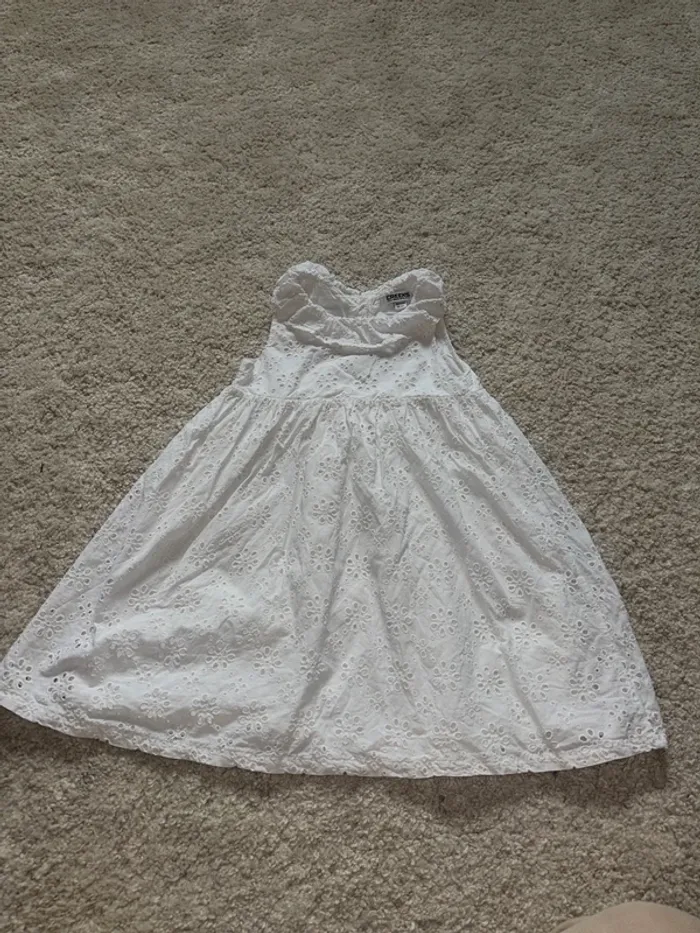 Robe à dentelle - photo numéro 3