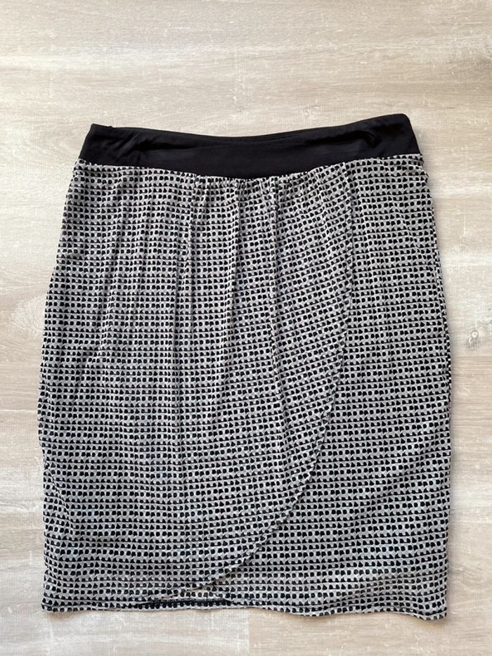 Jupe « Comma » à petits carreaux noirs, gris et blancs taille 38 (D)