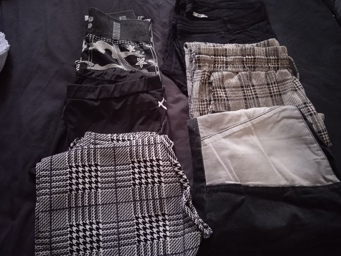 Lot vêtements (tee-shirts, débardeurs, robes été, jeans, leggings, shorts, cyclistes ) taille 44-46-48