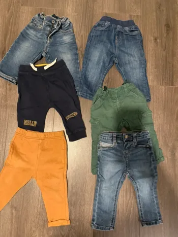 Lot 8 pantalons/jeans/joggings 12 mois