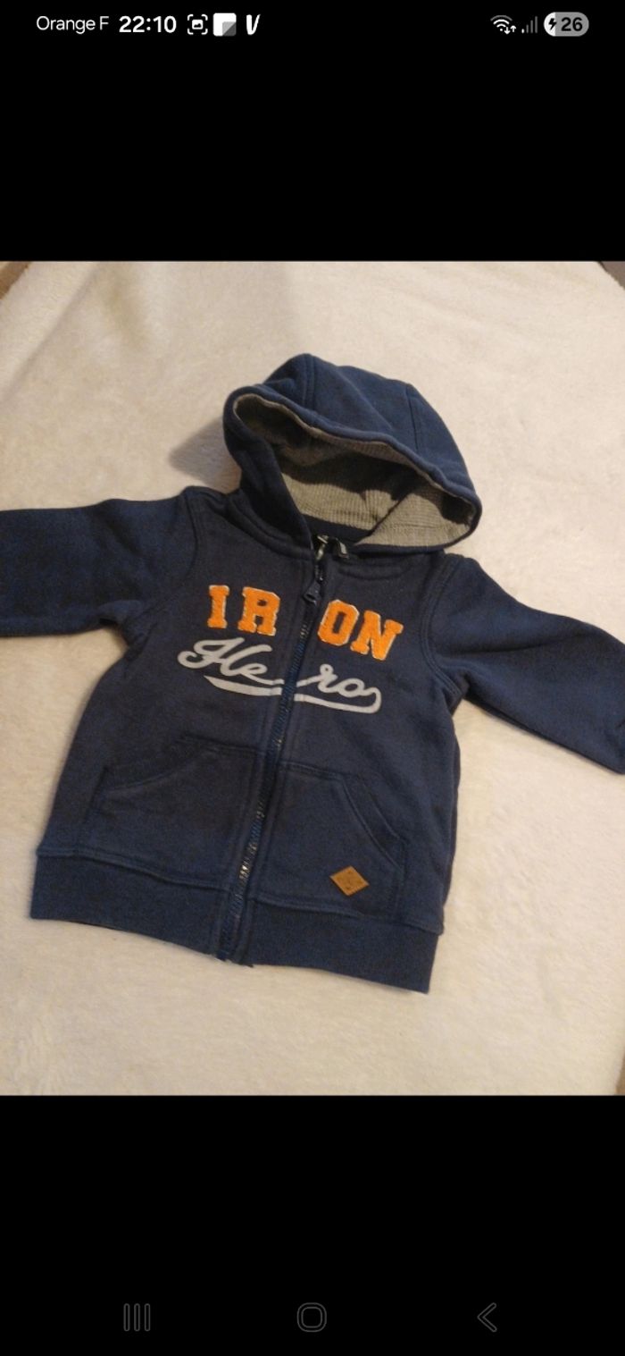 Sweat bébé taille 3 mois - photo numéro 1