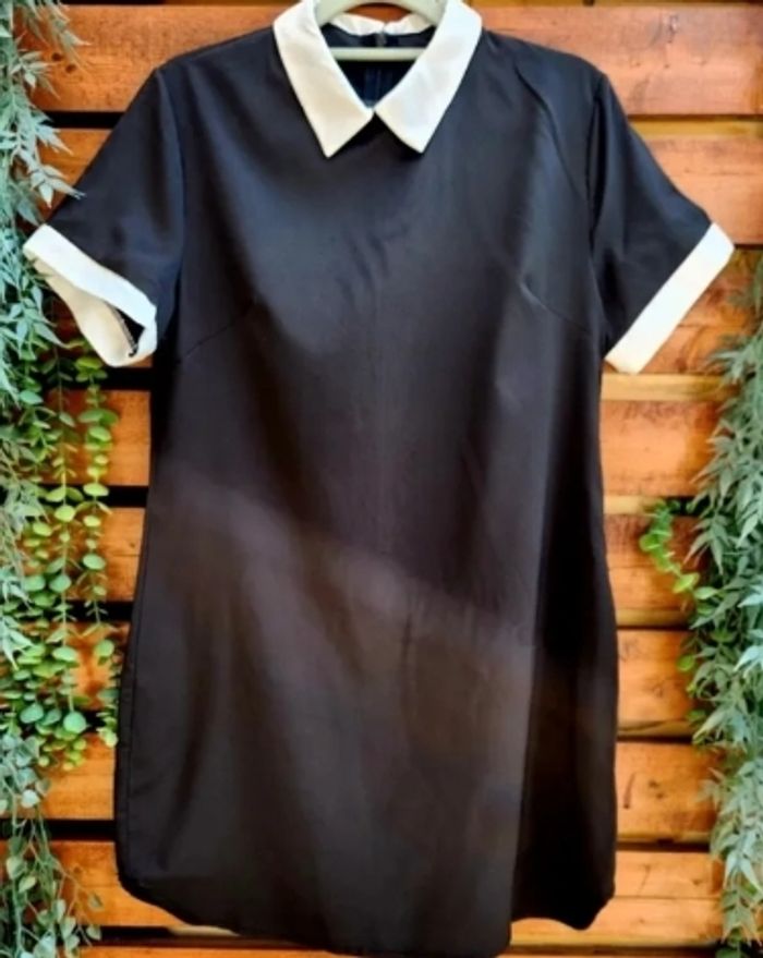 Robe noire à col Claudine blanc – Style rétro chic