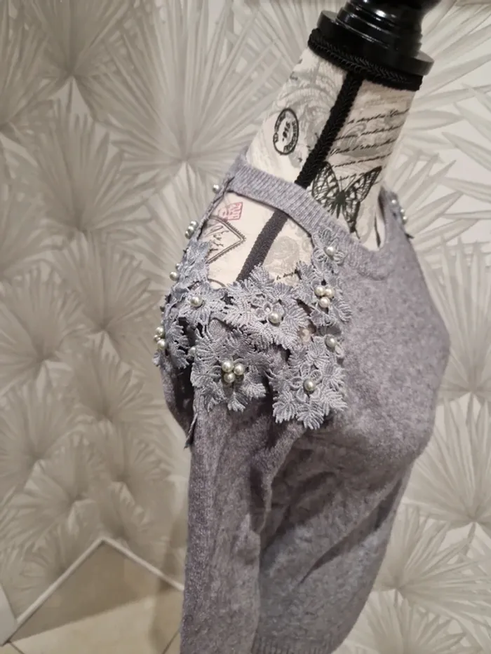 Joli pull original avec dentelle aux épaules taille unique - photo numéro 5