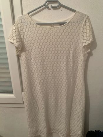robe blanche à dentelles