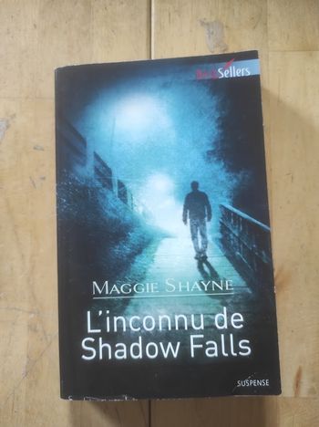 L'inconnu de Shadow Falls Maggie Shayne Harlequin Best Sellers 2012