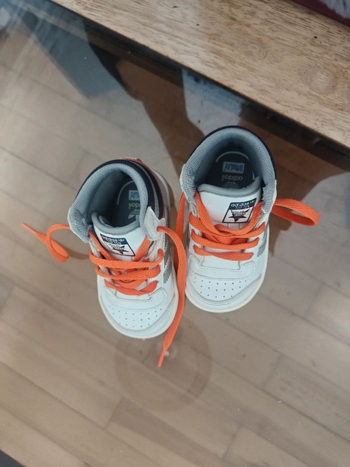 Baskets Adidas p.19 - photo numéro 4