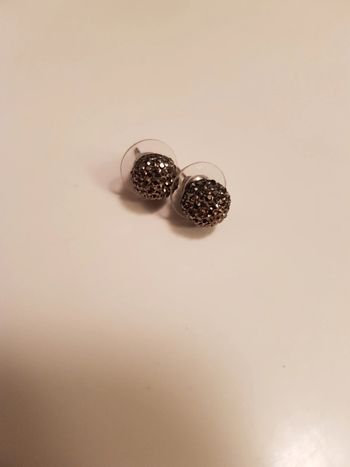 Boucles d'oreilles grises rondes
