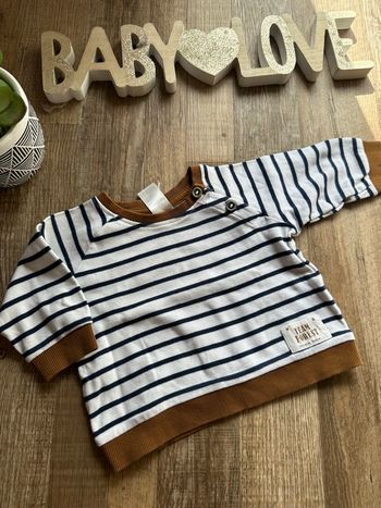 - Pull H&M     - 3 mois  - Très bon état