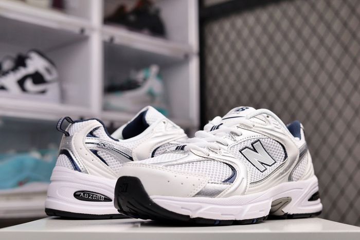En stock : Baskets New Balance MR530. Un modèle prisé des célébrités et des blogueurs de mode en Eur - photo numéro 2