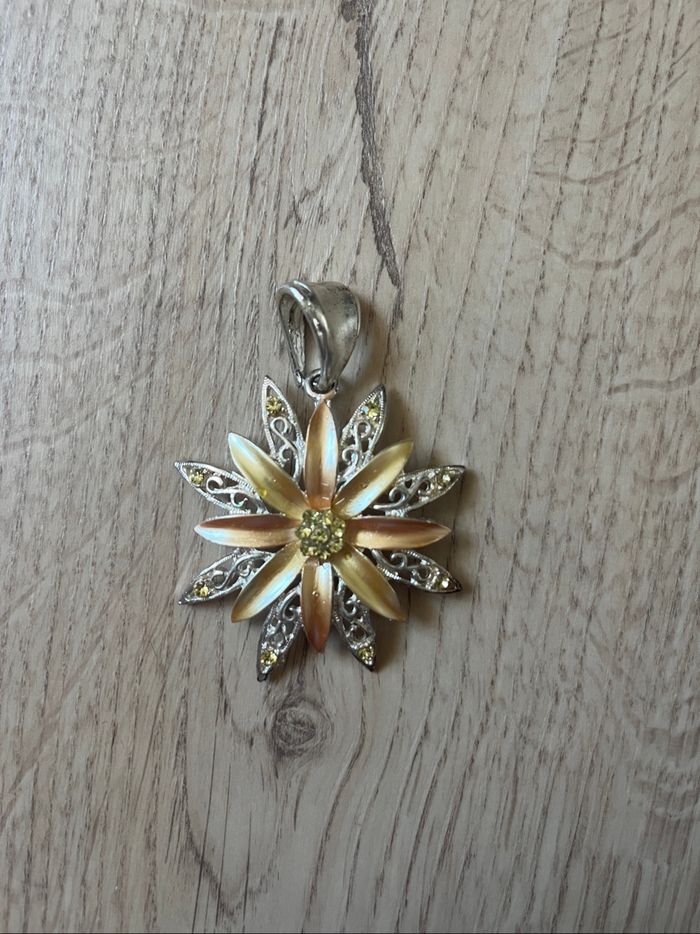 Pendentif fleur