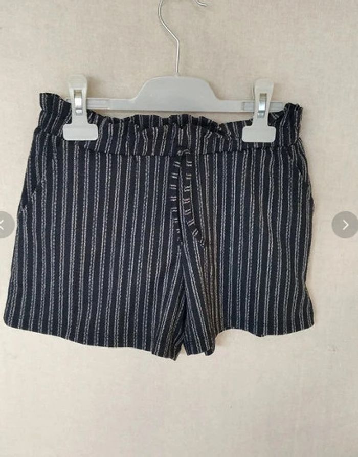 short noir rayé 10 ans Kiabi