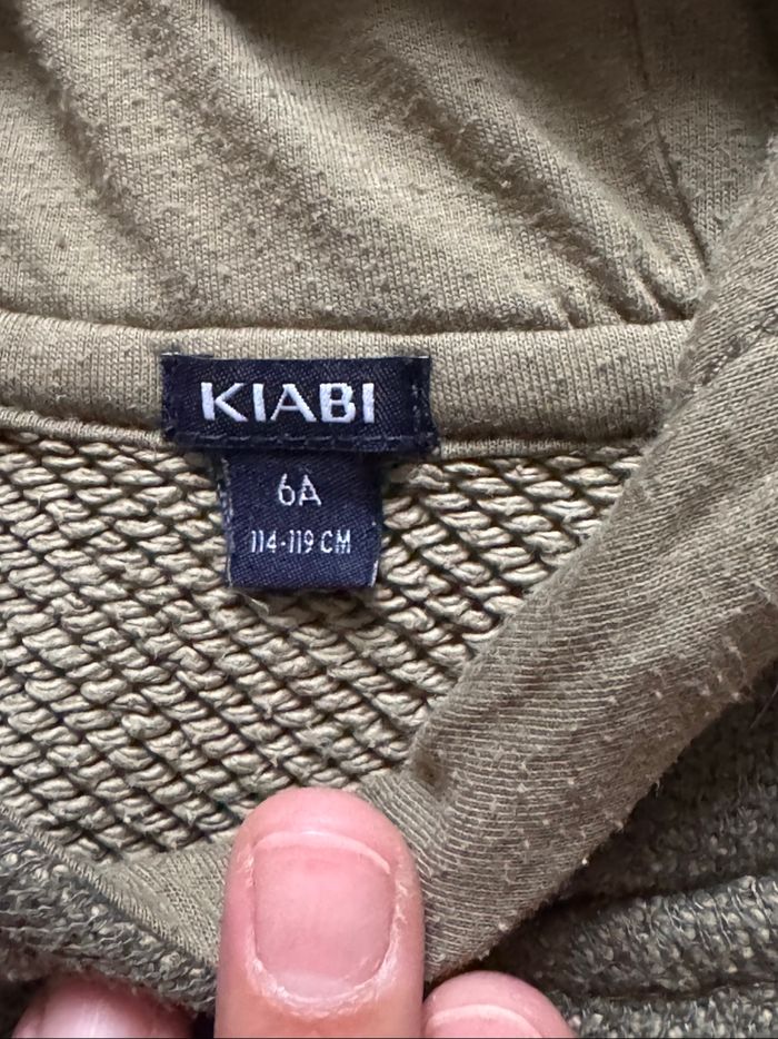👕pull à capuche - garçon 6 ans - Kiabi - kaki - bon état - photo numéro 4