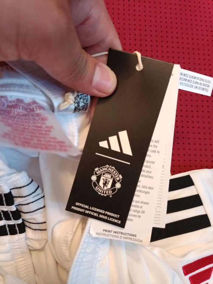 Short de foot Manchester United, Adidas Authentique Officiel taille enfant 9/10 ans, Neuf - photo numéro 9