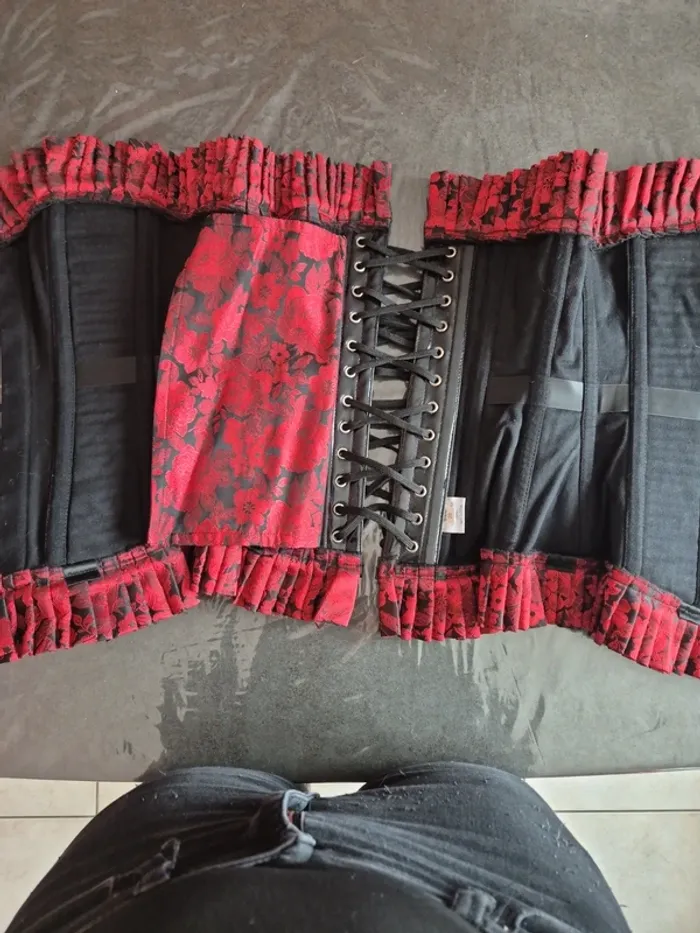 Corset victorien avec vinyle - photo numéro 4